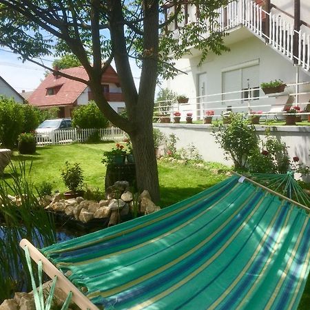 Lelle-Kert Apartman 02 Balatonlelle Exterior foto